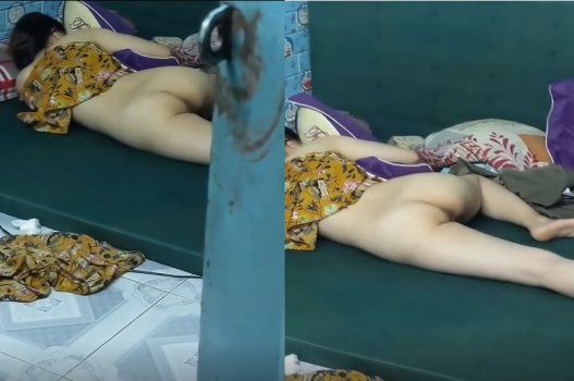 hack cam xxx Lẻn vào phòng em hàng xóm xem bướm