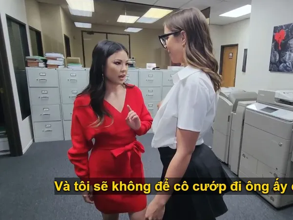 lau xanh us Bố dượng may mắn đụ cùng lúc con gái và em trợ lý riêng